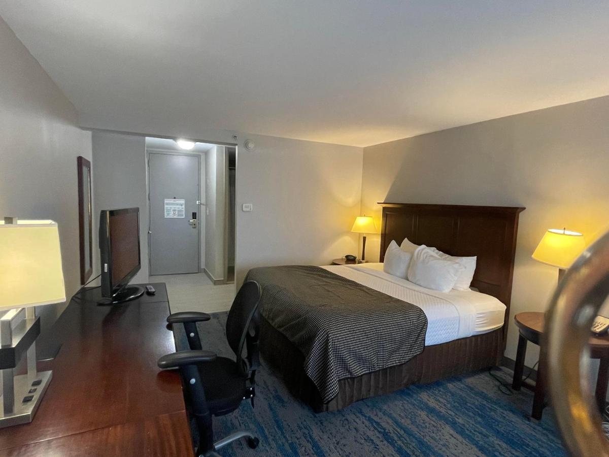 Hotel Ramada By Wyndham Cleveland Independence Exterior foto