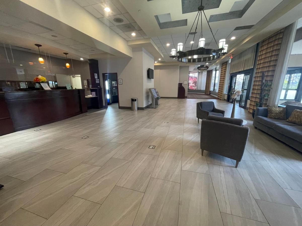 Hotel Ramada By Wyndham Cleveland Independence Exterior foto